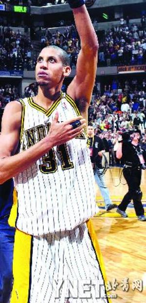 并在更衣室 并在更衣室